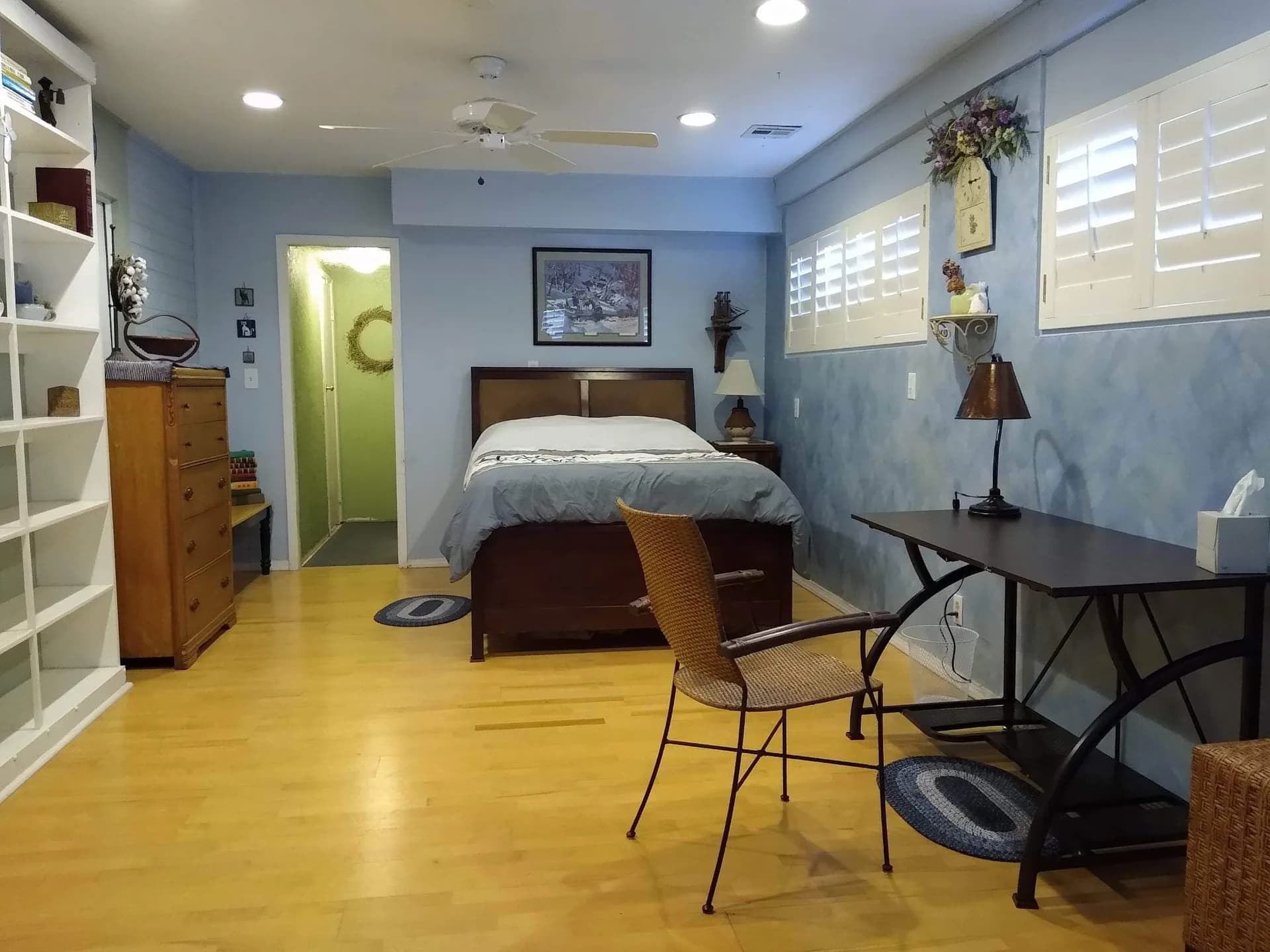 Furnished guest/student room