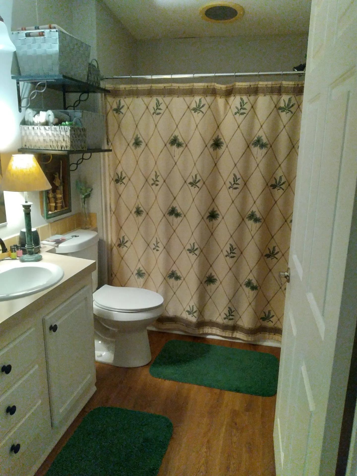 2 Bedrooms, Queen Beds, Guest bath