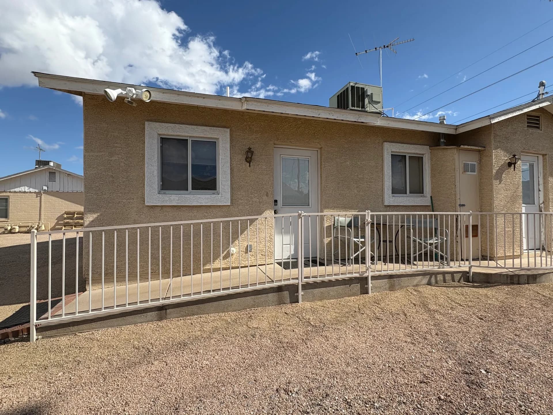 9606 Cottage on 12 St